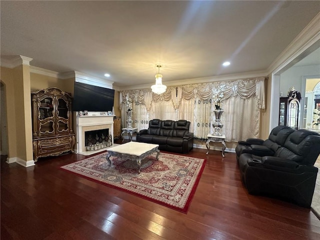 living room featuring recessed lighting, a fireplace with flush hearth, ornamental molding, wood finished floors, and baseboards