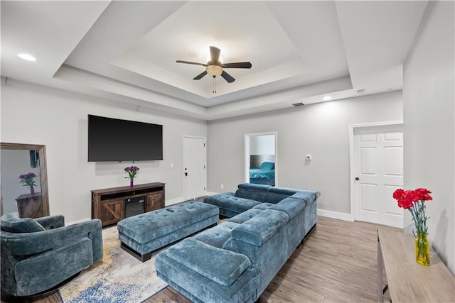 2995 Barimore, Dacula, GA 30019 - living area featuring ceiling fan, a tray ceiling, baseboards, light wood-style flooring, and recessed lighting