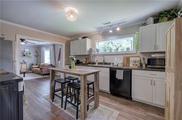214 Iron St NW, Rome, GA 30165 - kitchen featuring stainless steel appliances, a sink, crown molding, dark countertops, and white cabinets