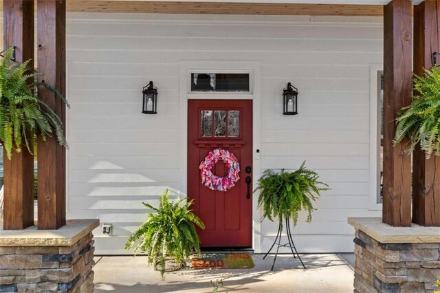 doorway to property featuring covered porch