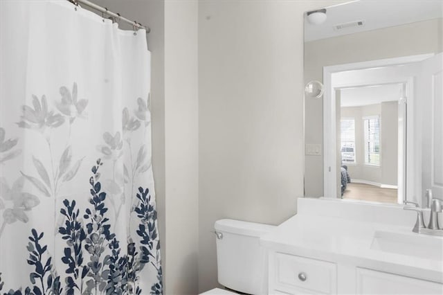 5155 Scenic View Rd, Flowery Branch, GA 30542 - full bath featuring ensuite bathroom, vanity, toilet, and a shower with curtain