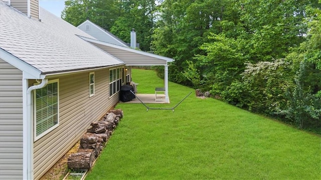 5155 Scenic View Rd, Flowery Branch, GA 30542 - view of grassy yard with a patio area