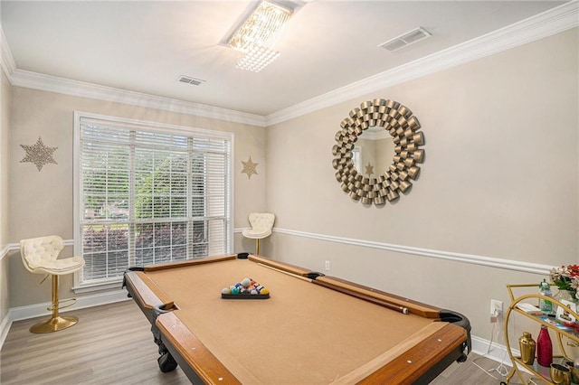 recreation room with wood finished floors, pool table, visible vents, and baseboards
