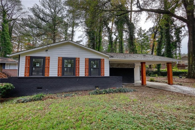 view of front facade with a carport and a front lawn