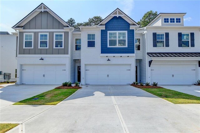 townhome / multi-family property featuring an attached garage and concrete driveway
