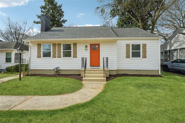 view of front of property with a front lawn