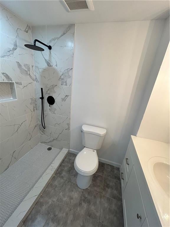 full bath featuring visible vents, toilet, vanity, and tiled shower