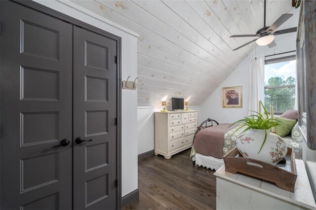 bedroom with vaulted ceiling, dark hardwood / wood-style flooring, and ceiling fan