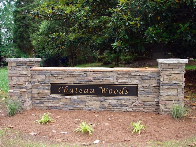 1744 Chateau Dr, Dunwoody, GA 30338