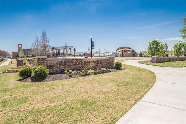 community sign featuring a lawn