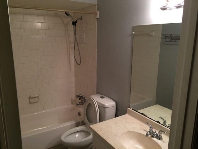 full bathroom with vanity, toilet, and tiled shower / bath