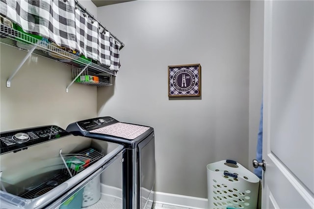 1412 Chapman Cir, Monroe, GA 30656 - laundry area featuring washer and dryer and baseboards