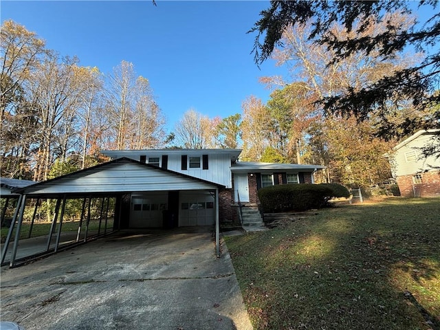 view of front facade featuring a front yard and a carport