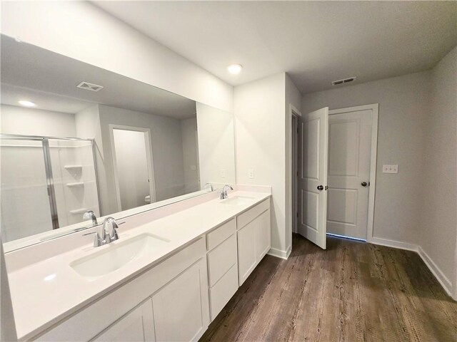 carpeted spare room featuring visible vents and baseboards