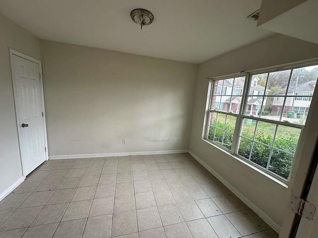 empty room featuring light tile patterned floors