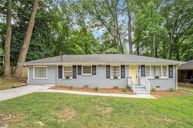 single story home with a front yard