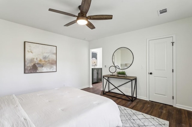 bedroom with dark wood-style floors, baseboards, visible vents, and a ceiling fan