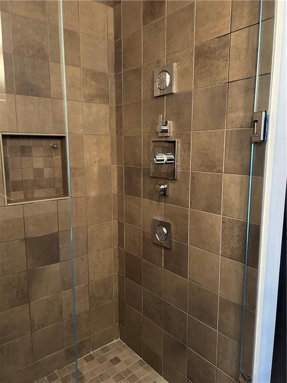 full bathroom featuring a stall shower