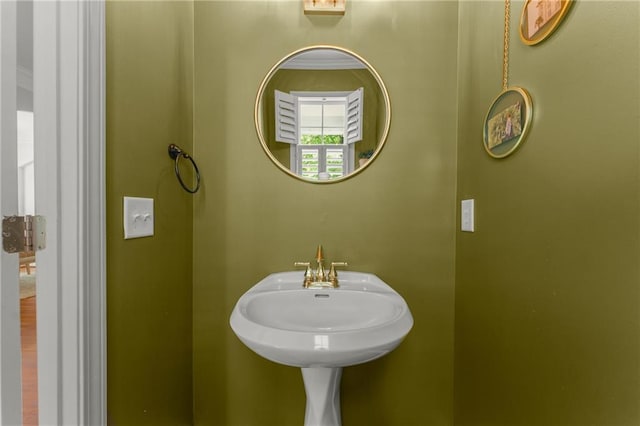 1560 Gilstrap Ln NW, Atlanta, GA 30318 - bathroom with a sink