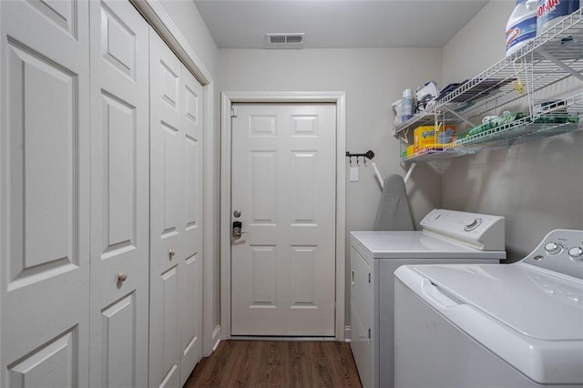 laundry area with dark wood-style floors, laundry area, independent washer and dryer, and visible vents