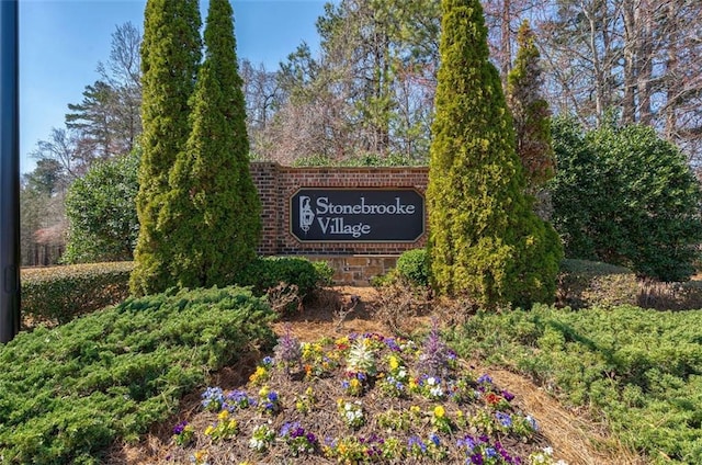 view of community / neighborhood sign