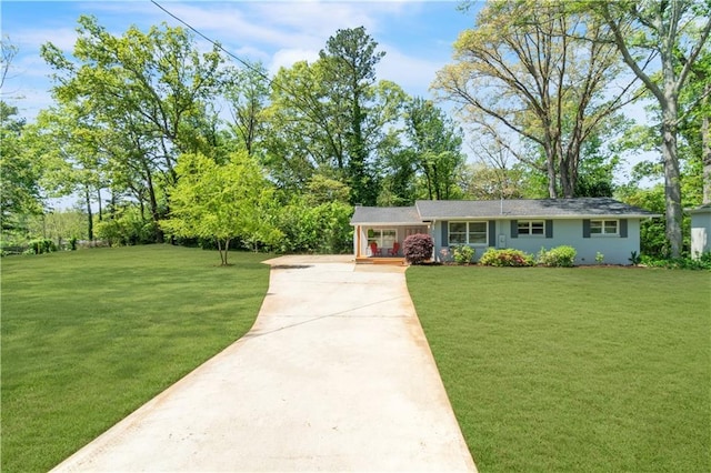 view of front of property with a front lawn and driveway