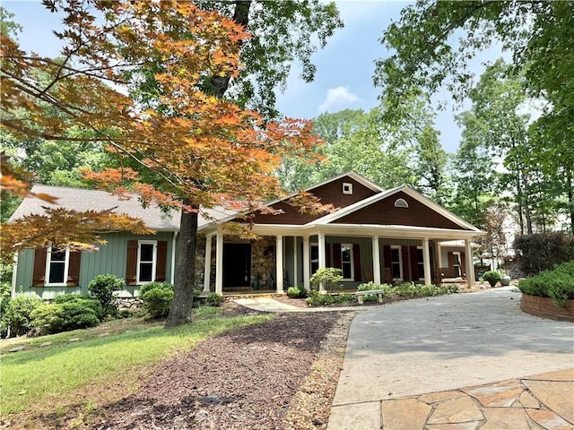 722 Beauregard Dr SW, Marietta, GA 30064 - view of front of property featuring a porch