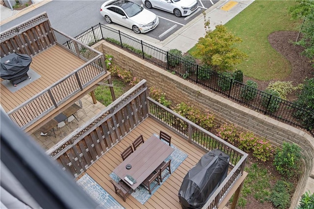 exterior space featuring outdoor dining area