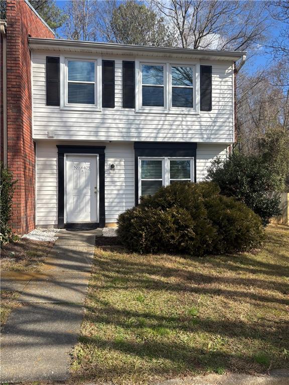 view of front of house with a front lawn