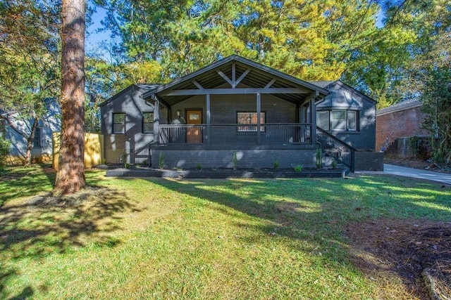 view of front of house featuring a front yard