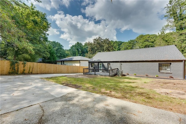 back of house featuring a yard