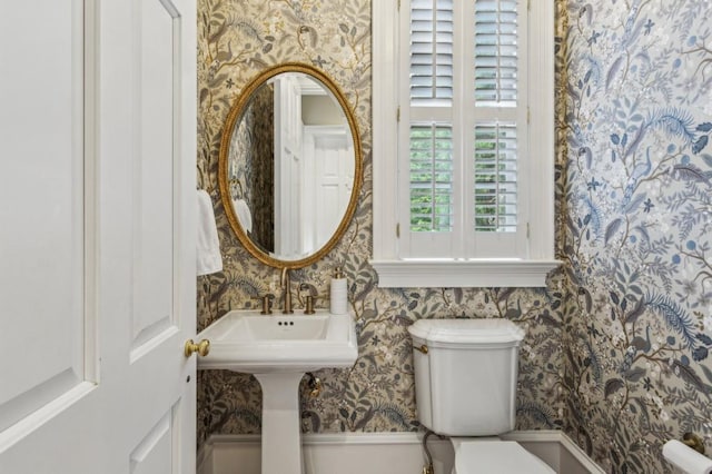 2671 Bohler Rd NW, Atlanta, GA 30327 - half bathroom featuring wallpapered walls