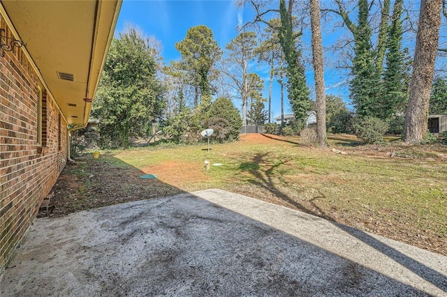 view of yard featuring a patio