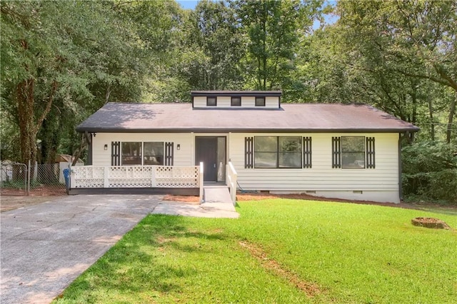 558 Newlin Ct, Lawrenceville, GA 30046 - view of front of home featuring crawl space and concrete driveway