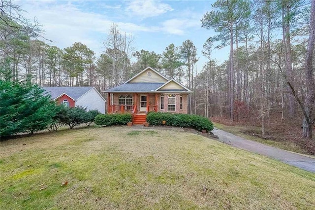 view of front facade with a porch and a front yard