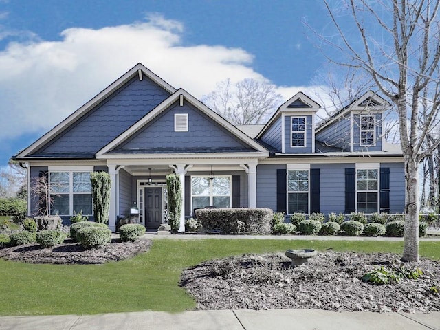 view of front of house featuring a front lawn