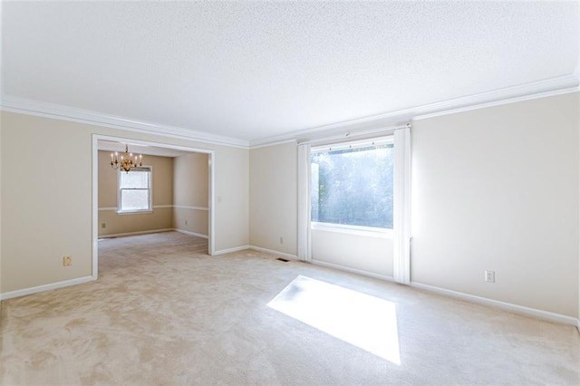 unfurnished room featuring light carpet, ornamental molding, and an inviting chandelier