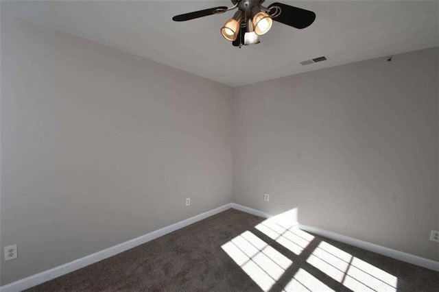 carpeted empty room featuring ceiling fan