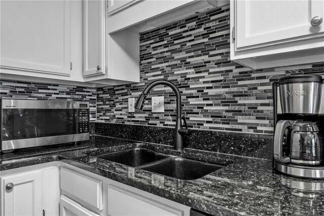 199 14th St NE Unit 2010, Atlanta, GA 30309 - kitchen with tasteful backsplash, stainless steel microwave, and a sink
