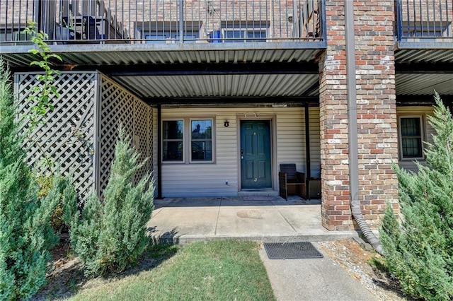 property entrance with a balcony