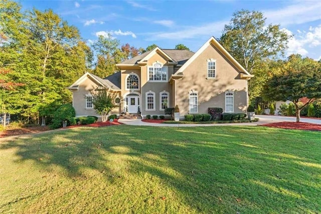 view of front of property with a front yard