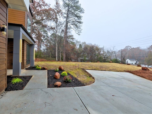 view of yard with a patio area