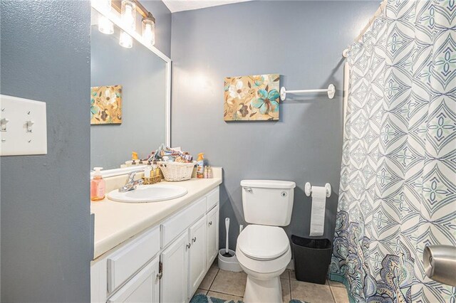 6355 Queens Rd, Douglasville, GA 30135 - bathroom featuring curtained shower, toilet, vanity, and tile patterned flooring