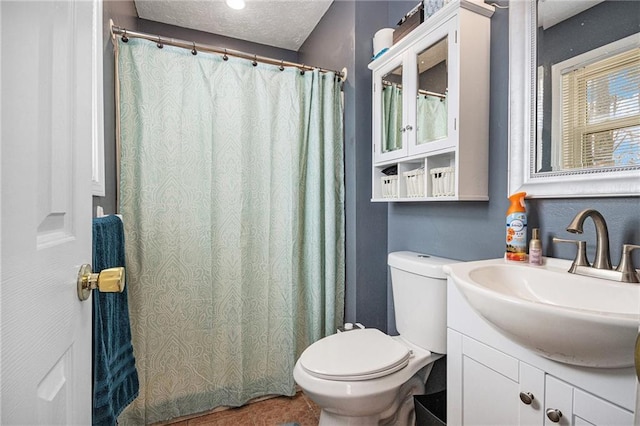 6355 Queens Rd, Douglasville, GA 30135 - full bath with vanity, curtained shower, toilet, and a textured ceiling