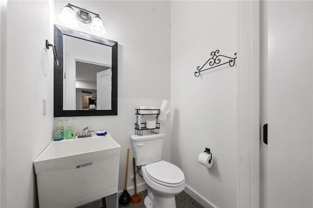 bathroom featuring toilet and sink