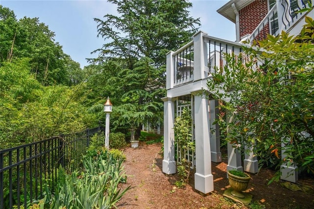 1173 Saint Charles Pl, Gainesville, GA 30501 - view of yard featuring a balcony