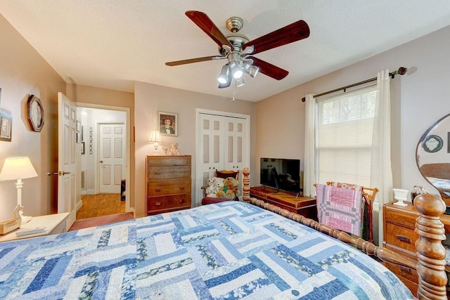 bedroom featuring a closet and ceiling fan