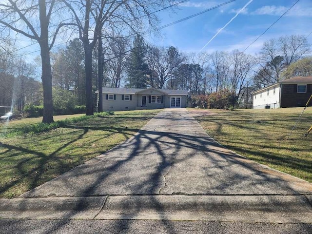 view of front of home with concrete driveway and a front lawn