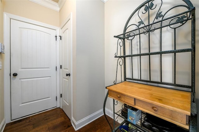 foyer featuring crown molding, dark wood-style floors, and baseboards