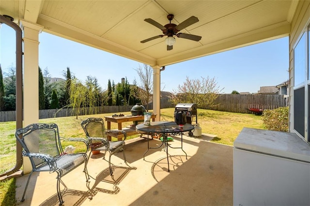 view of patio featuring a fenced backyard and a ceiling fan